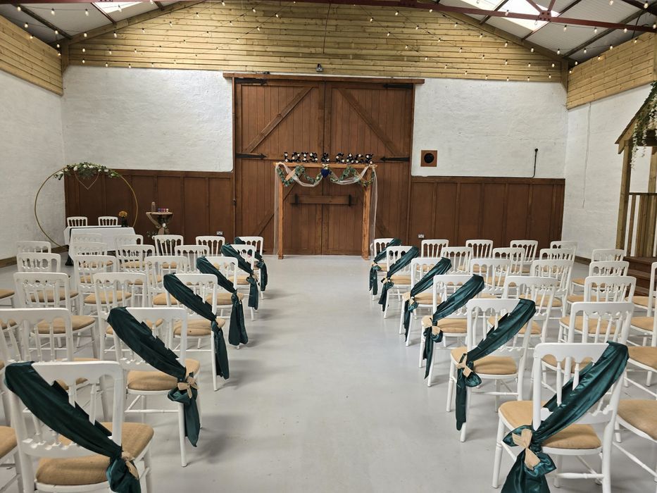 Gallery Item 3 for Cholderton Rare Breeds Farm - Vine View Barn